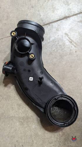 12642296 Gm Oem 2011-16 Sierra Silverado Engine Turbocharger Air Inlet Pipe Tube